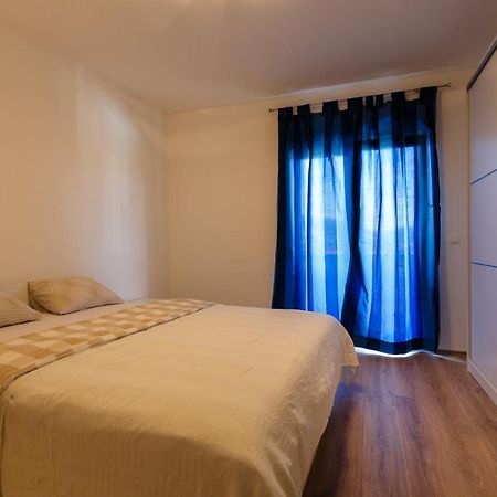 Villa Mirela Apartment Vrbnik Bagian luar foto