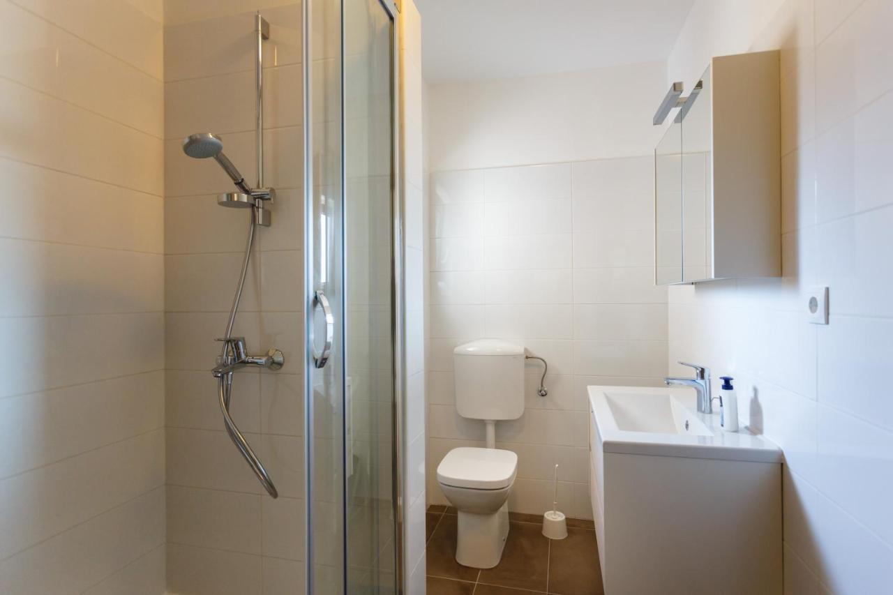 Villa Mirela Apartment Vrbnik Bagian luar foto
