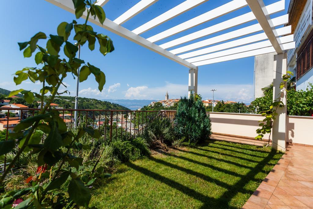 Villa Mirela Apartment Vrbnik Bagian luar foto