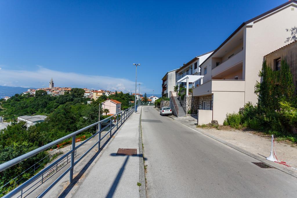 Villa Mirela Apartment Vrbnik Bagian luar foto