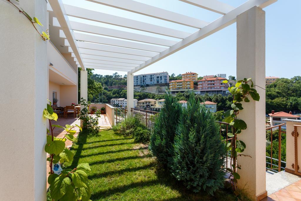 Villa Mirela Apartment Vrbnik Bagian luar foto