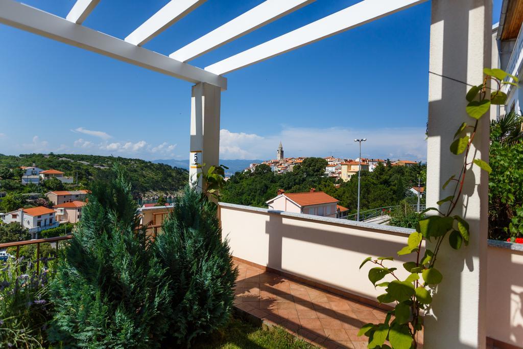 Villa Mirela Apartment Vrbnik Bagian luar foto
