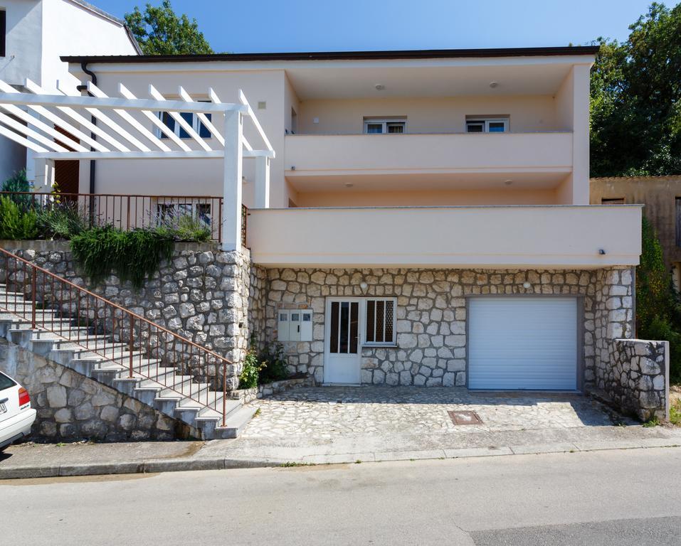 Villa Mirela Apartment Vrbnik Bagian luar foto