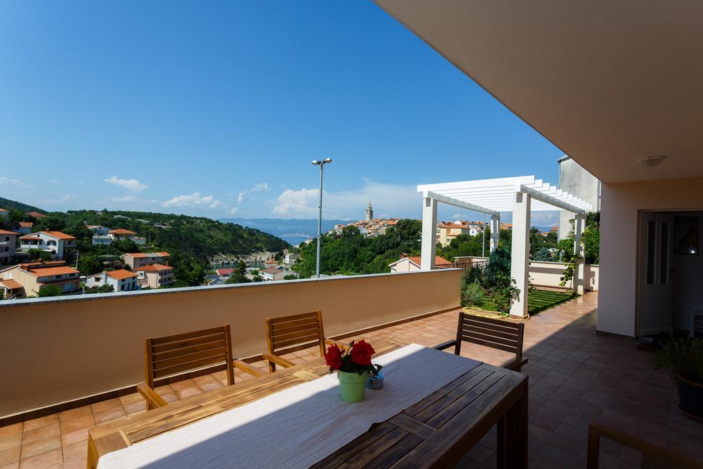 Villa Mirela Apartment Vrbnik Bagian luar foto