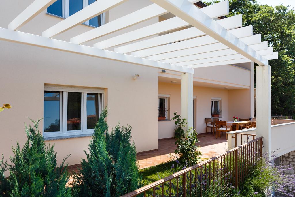Villa Mirela Apartment Vrbnik Bagian luar foto